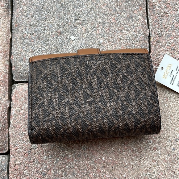 MICHAEL KORS CARMEN MEDIUM LOGO AND FAUX LEATHER WALLET BROWN - Picture 6 of 16